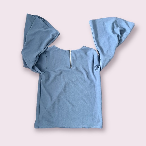 Casual Couture Blue Bell Sleeve Top with Zipper size s - Picture 2 of 3